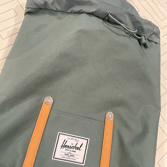 Herschel Retreat Computer Backpack - Picture 3 of 14